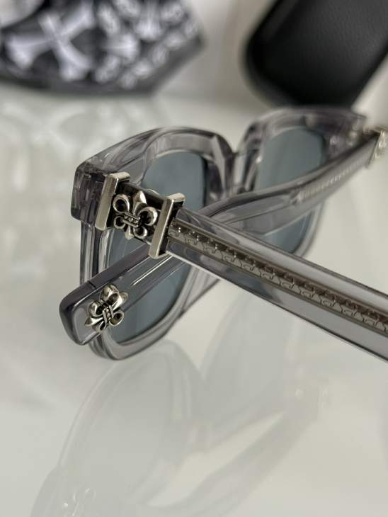 Picture of Chrome Hearts Sunglasses _SKUfw73375618fw